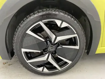 Photo 16 Peugeot 208  PureTech 100 S&S BVM6