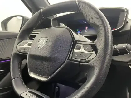 Photo 28 Peugeot 208  PureTech 100 S&S BVM6
