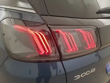 Photo 42 Peugeot 3008  Hybrid 225 e-EAT8