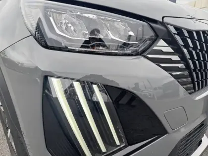 Photo 15 Peugeot 2008  Hybrid 136 e-DCS6