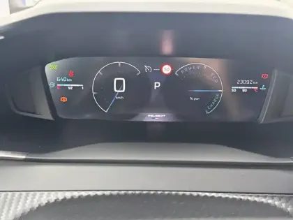 Photo 9 Peugeot 2008  Hybrid 136 e-DCS6
