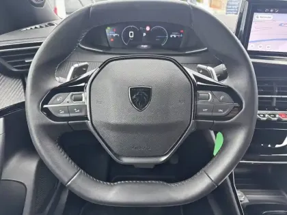 Photo 8 Peugeot 2008  Hybrid 136 e-DCS6