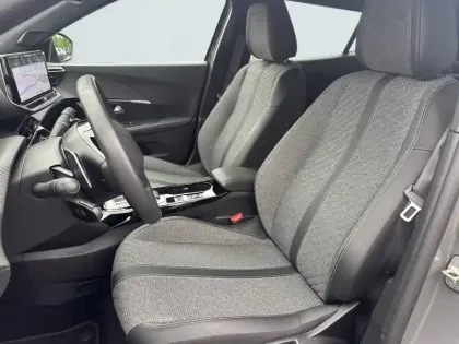 Photo 10 Peugeot 2008  Hybrid 136 e-DCS6