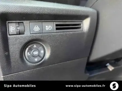Photo 24 Citroën C4 e- 136 ch Automatique