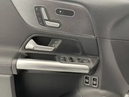 Photo 27 Mercedes GLA  250 e 8G-DCT