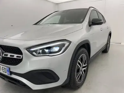 Photo 32 Mercedes GLA  250 e 8G-DCT