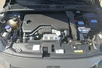 Photo 41 Peugeot 208  Hybrid 100 e-DCS6