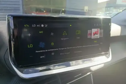 Photo 42 Peugeot 208  Hybrid 100 e-DCS6