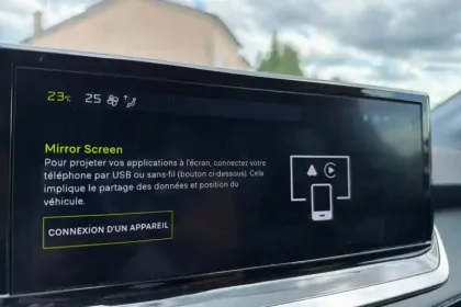 Photo 20 Peugeot 208  Hybrid 100 e-DCS6