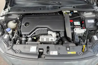 Photo 15 Peugeot 208  Hybrid 100 e-DCS6