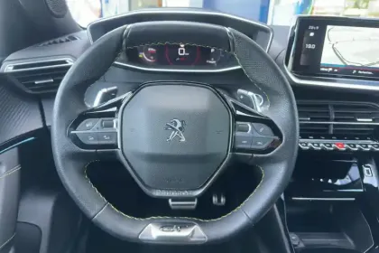 Photo 16 Peugeot 2008  PureTech 130 S&S EAT8