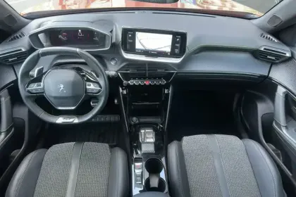 Photo 15 Peugeot 2008  PureTech 130 S&S EAT8