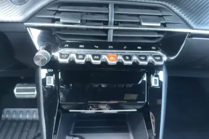 Photo 19 Peugeot 2008  PureTech 130 S&S EAT8