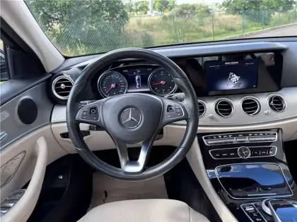 Photo 49 Mercedes Classe E 200 D 9G-TRONIC