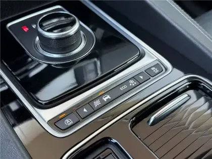 Photo 24 Jaguar F-Pace V6 3.0 D - 300 CH AWD BVA8