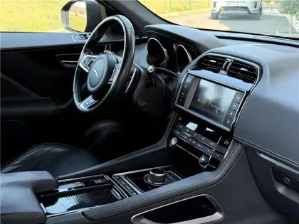 Photo 35 Jaguar F-Pace V6 3.0 D - 300 CH AWD BVA8