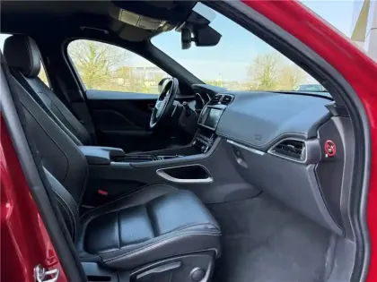 Photo 34 Jaguar F-Pace V6 3.0 D - 300 CH AWD BVA8