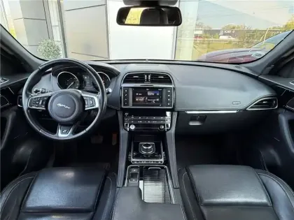 Photo 12 Jaguar F-Pace V6 3.0 D - 300 CH AWD BVA8