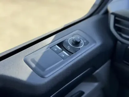 Photo 19 Ford Custom 320 L1 Trail Cabine Approfondi