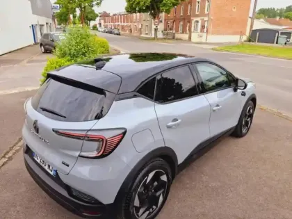 Photo 8 Renault Captur  1.6 E-Tech full hybrid 145ch Techno