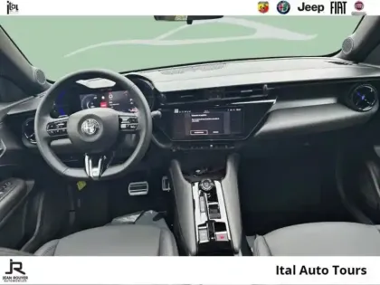 Photo 7 Alfa Romeo Junior  Ibrida Speciale e-DCT6
