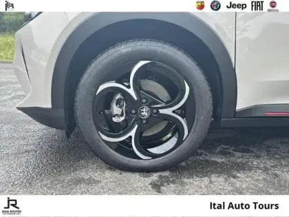 Photo 10 Alfa Romeo Junior  Ibrida Speciale e-DCT6