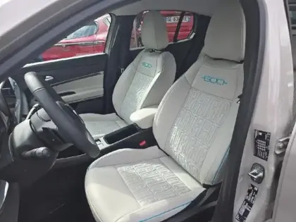 Photo 8 Fiat 600  1.2 Hybrid 100ch La Prima DCT6