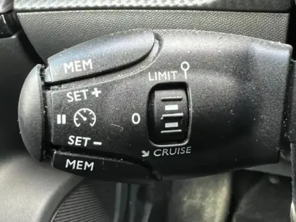 Photo 14 Peugeot 2008  e- 136ch GT