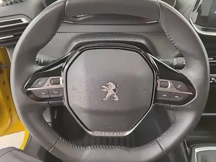 Photo 8 Peugeot 208  PureTech 75 S&S BVM5