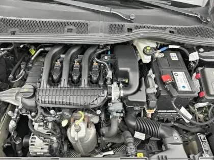 Photo 21 Peugeot 208  PureTech 75 S&S BVM5