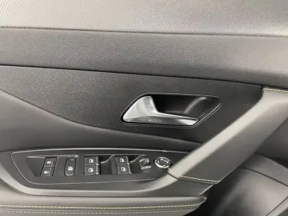 Photo 31 Peugeot 308  PHEV 180 e-EAT8