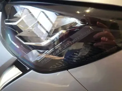 Photo 9 Peugeot 208  Electrique 50 kWh 136ch