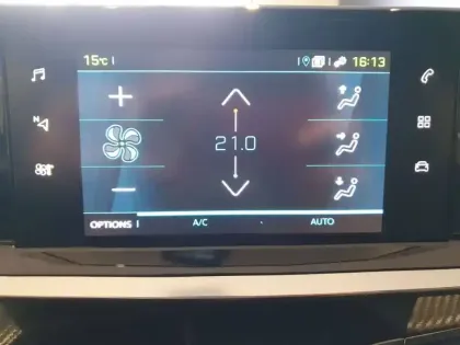 Photo 21 Peugeot 208  Electrique 50 kWh 136ch