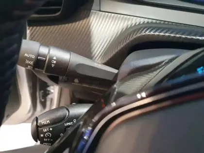 Photo 12 Peugeot 208  Electrique 50 kWh 136ch