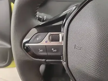 Photo 23 Peugeot 208  PureTech 100 S&S BVM6