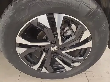 Photo 12 Peugeot 2008  PureTech 130 S&S EAT8