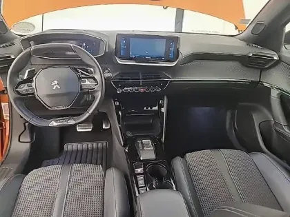 Photo 34 Peugeot 2008  PureTech 130 S&S EAT8