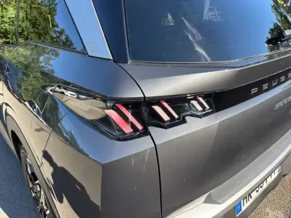 Photo 16 Peugeot 5008  Hybrid 145 ch e-DCS6
