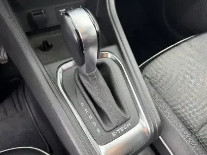 Photo 8 Renault Captur  E-Tech Plug-in 160 - 21