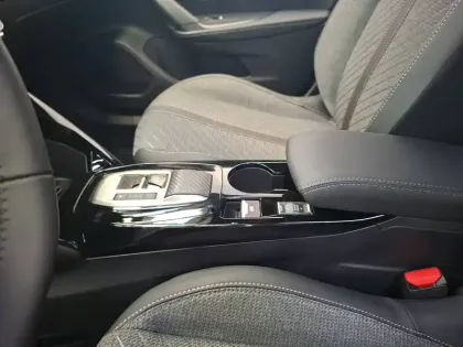 Photo 19 Peugeot 2008  Electrique 54 kWh 156 ch