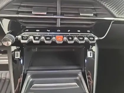 Photo 22 Peugeot 2008  Electrique 136 ch