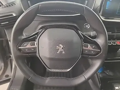 Photo 8 Peugeot 2008  Electrique 136 ch