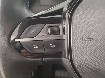 Photo 25 Peugeot 2008  Electrique 136 ch