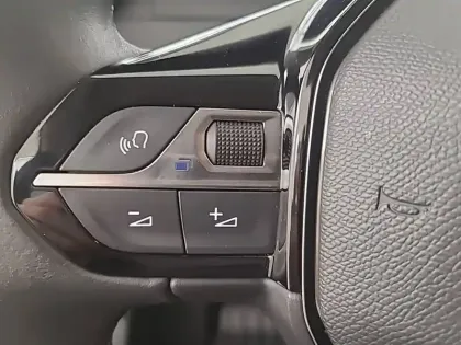 Photo 23 Peugeot 208  Electrique 50 kWh 136ch