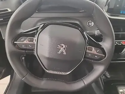 Photo 8 Peugeot 208  Electrique 50 kWh 136ch