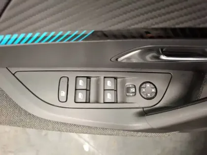 Photo 24 Peugeot 2008  Electrique 136 ch