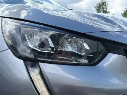 Photo 15 Peugeot 208  PureTech 100 S&S EAT8