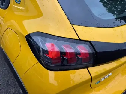 Photo 16 Peugeot 208  Electrique 50 kWh 136ch