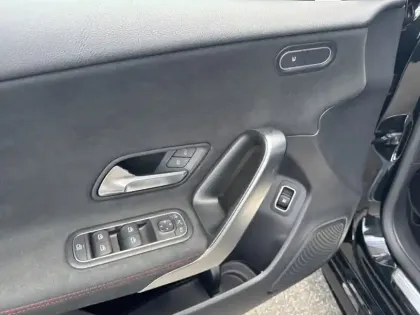 Photo 15 Mercedes Classe A 250 e Hybrid EQ AMG Line