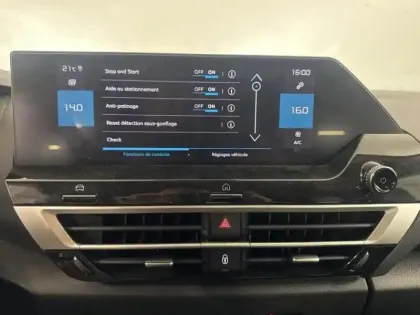 Photo 12 Citroën C4  Sté 1.5 BlueHDi 110 Feel Nav Business R